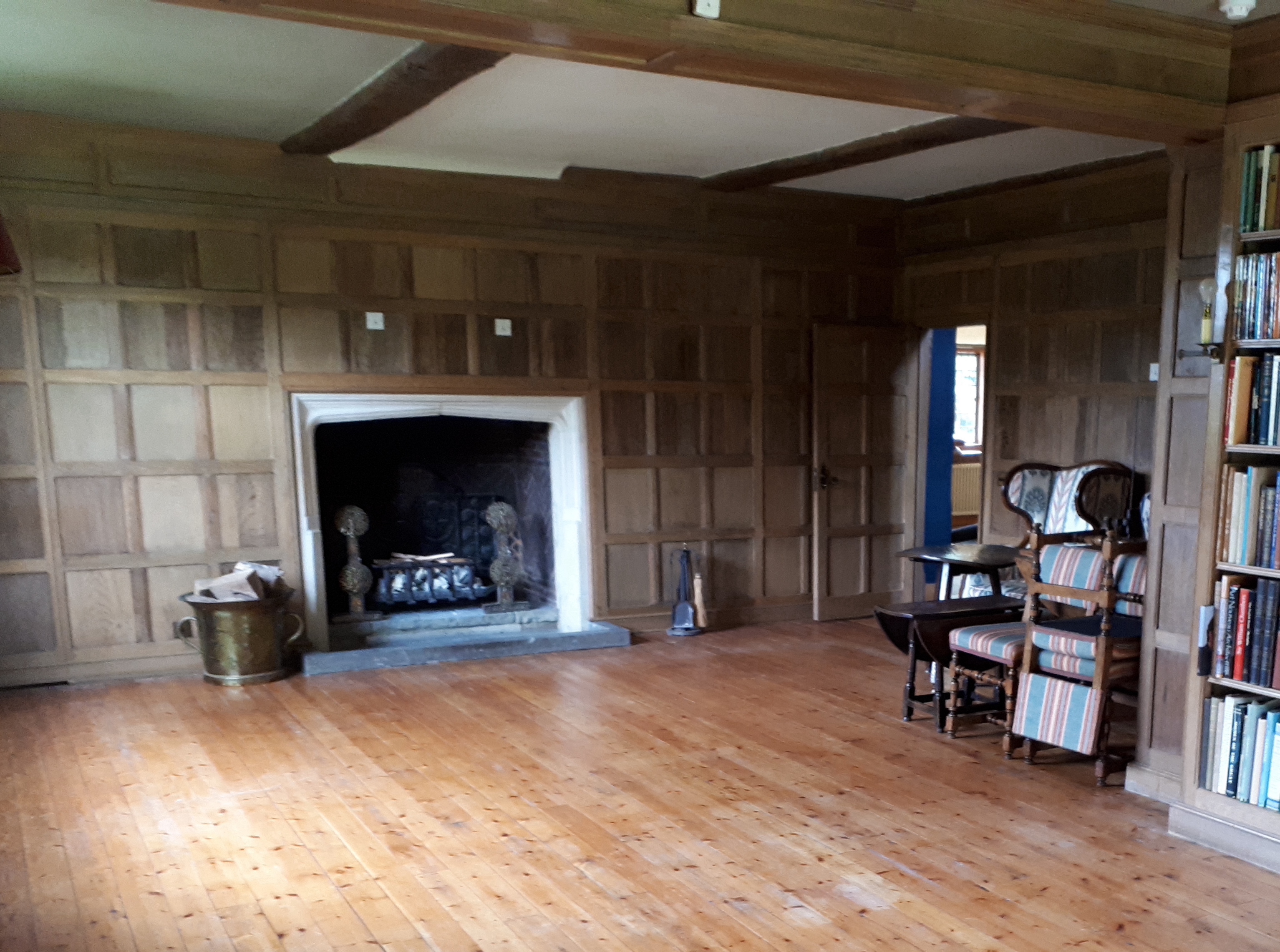 Oak panelling formerly in the library at Plumpton Place, as fitted to three walls in the room measuring, 585cm and two each of 440cm, individual sections of 192 x 72cm (the secret door); 258 x 110cm; 255 x 132cm; 260 x 1